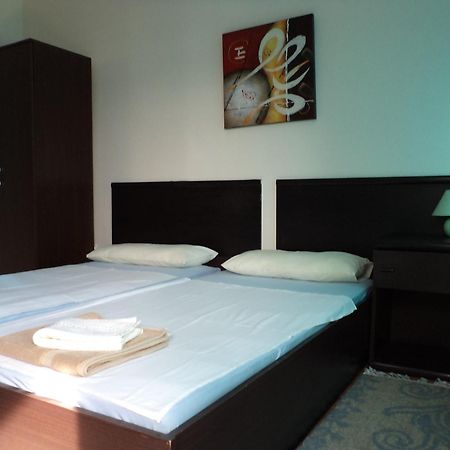 Motel Le Village Szkopje Kültér fotó