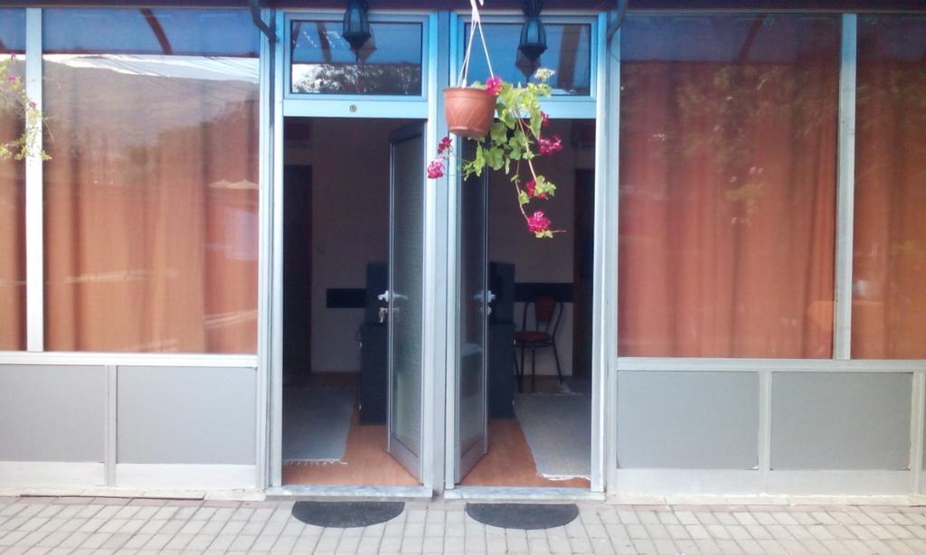 Motel Le Village Szkopje Kültér fotó